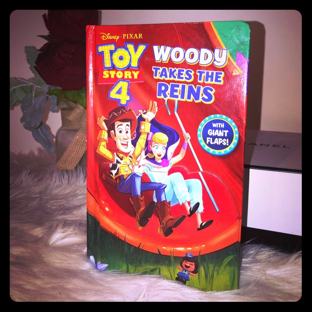 Disney Pixar Toy Story 4 giants flaps reading book